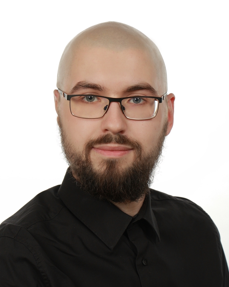 Jakub Adamczyk headshot